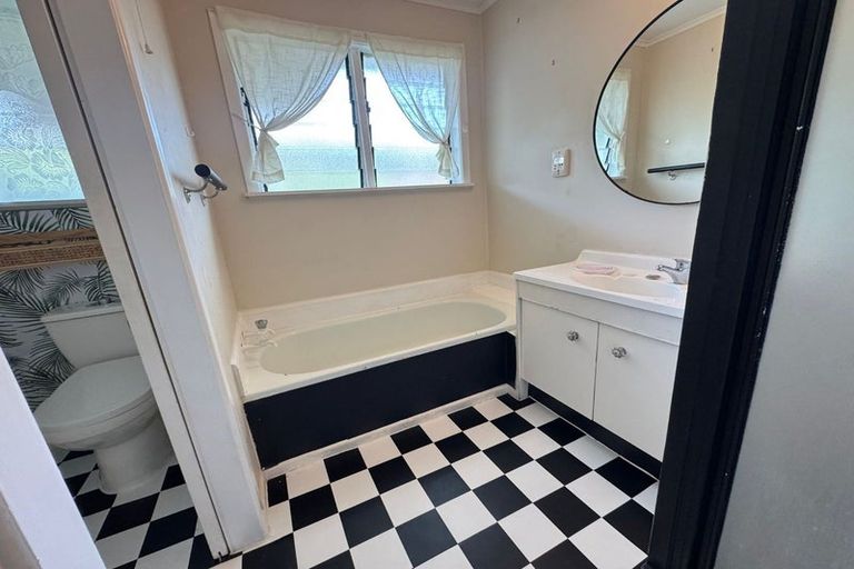 Photo of property in 27 Halver Road, Hillpark, Auckland, 2102