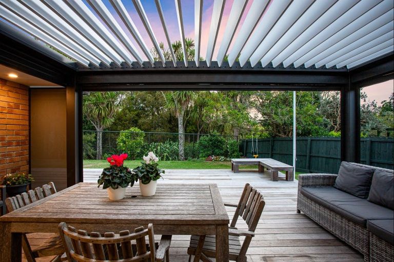 Photo of property in 73 Te Wharau Drive, Greenhithe, Auckland, 0632