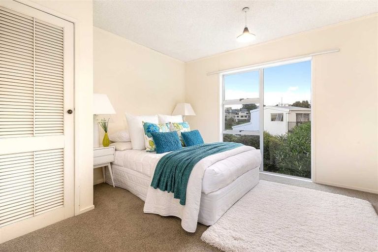 Photo of property in 12 Prestige Place, Castor Bay, Auckland, 0620