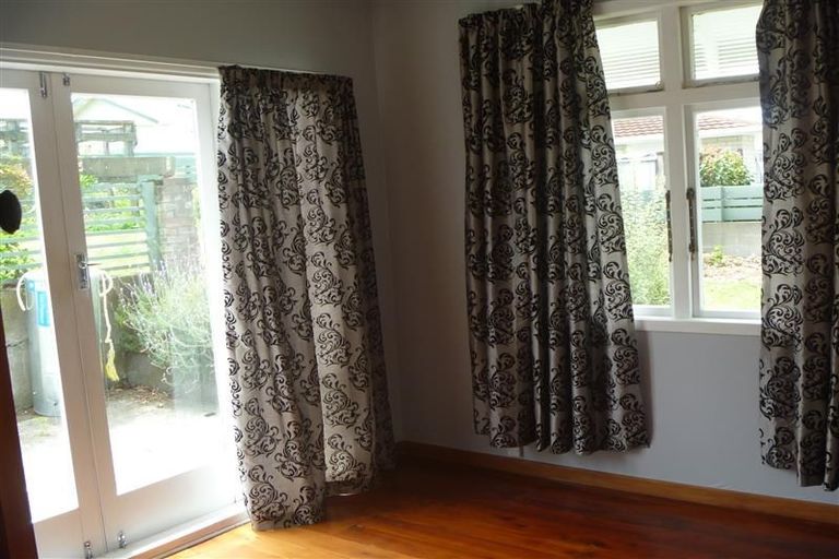 Photo of property in 70 Tukapa Street, Westown, New Plymouth, 4310