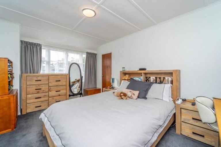 Photo of property in 2 Kent Street, Carterton, 5713