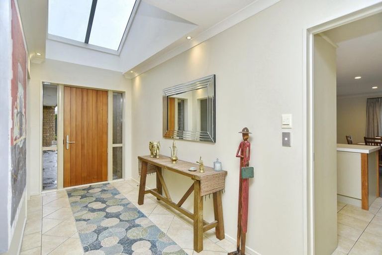 Photo of property in 11 Springside Place, Redwood, Christchurch, 8051