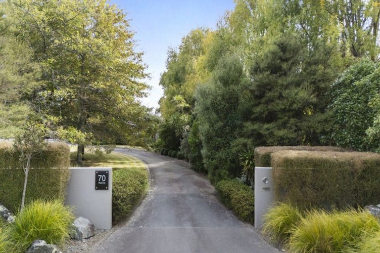 Photo of property in 70 Waicola Drive, Fitzherbert, Palmerston North, 4471