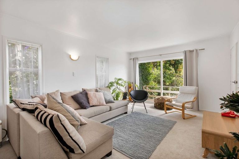 Photo of property in 12 De Val Drive, Titirangi, Auckland, 0604