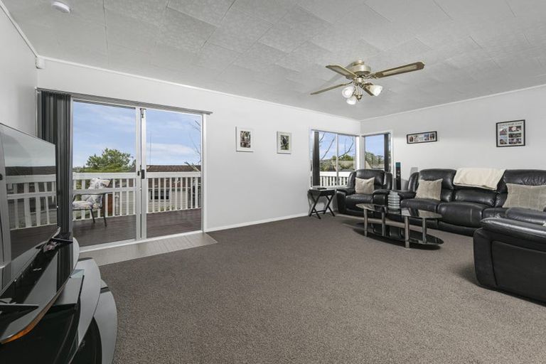 Photo of property in 9 Denver Avenue, Sunnyvale, Auckland, 0612