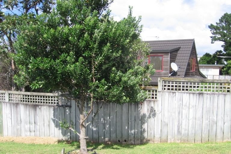 Photo of property in 1/706 East Coast Road, Pinehill, Auckland, 0632