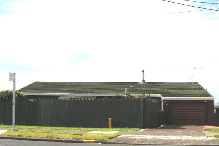 Photo of property in 15 Sunset Road, Totara Vale, Auckland, 0632