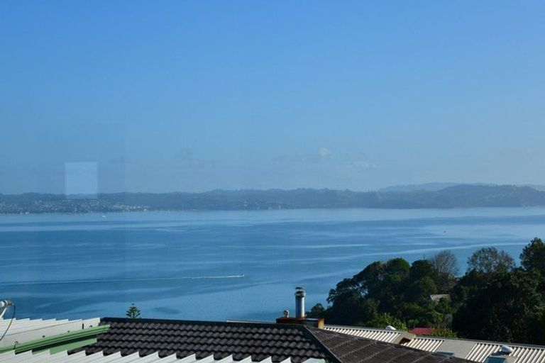 Photo of property in 25 Roberts Road, Matakatia, Whangaparaoa, 0930