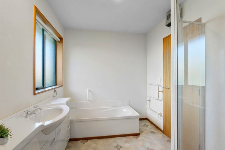 Photo of property in 27 Ballarat Road, Rangiora, 7400