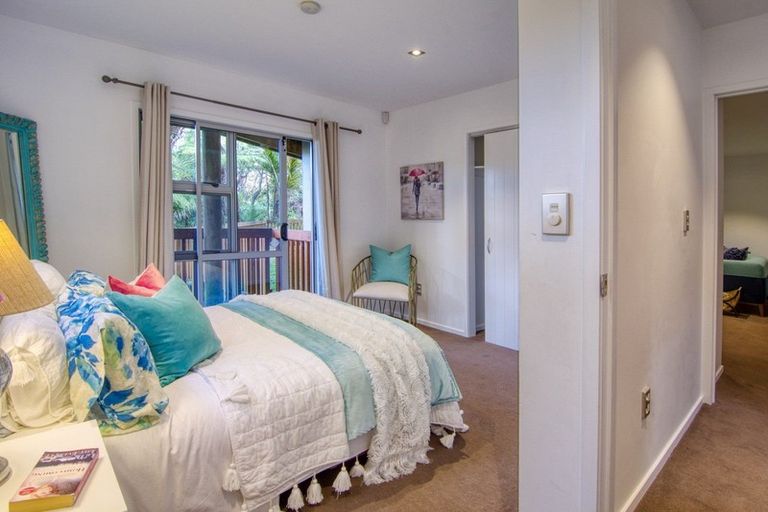 Photo of property in 39 Warner Park Avenue, Laingholm, Auckland, 0604