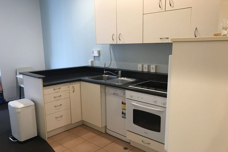 Photo of property in The Wellingtonian, 5d/120 The Terrace, Wellington Central, Wellington, 6011