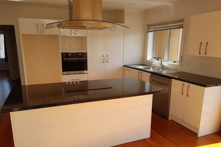 Photo of property in 176 Beach Haven Road, Beach Haven, Auckland, 0626