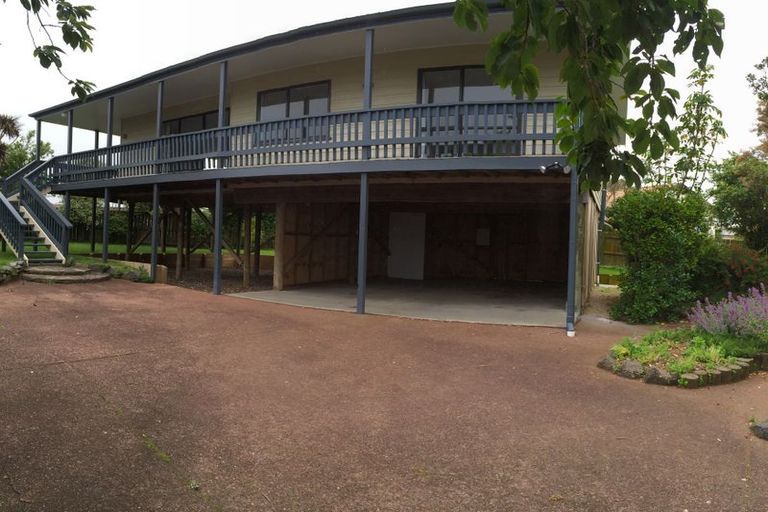 Photo of property in 20 Dungarvon Place, Clendon Park, Auckland, 2103