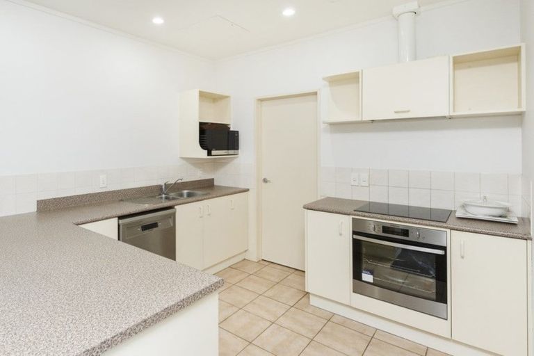 Photo of property in Maddison Apartments, 2/6c Queen Street, Palmerston North, 4410