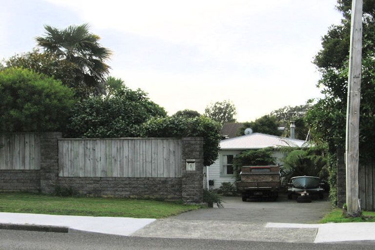 Photo of property in 5 Queens Road, Waikanae Beach, Waikanae, 5036