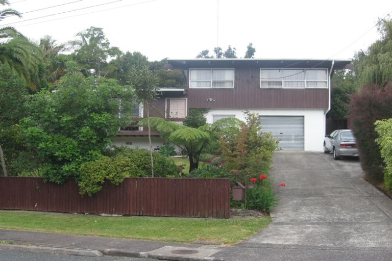Photo of property in 1/76 Peach Road, Glenfield, Auckland, 0629