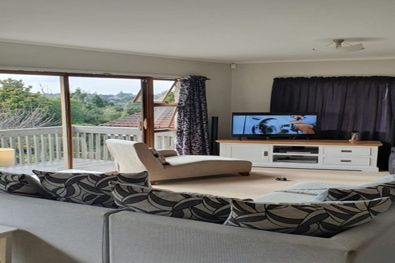 Photo of property in 1/83 Daffodil Street, Titirangi, Auckland, 0604