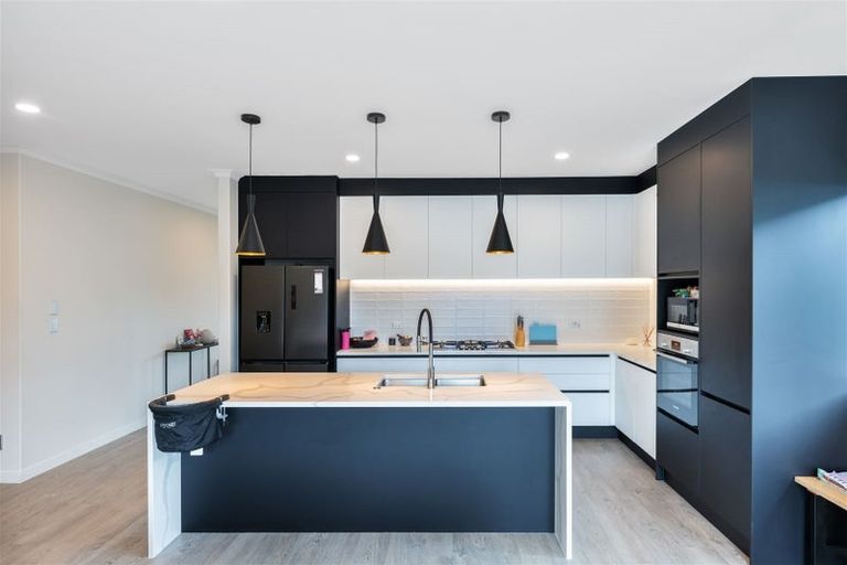 Photo of property in 13 Walter Ruddock Avenue, Kumeu, 0810