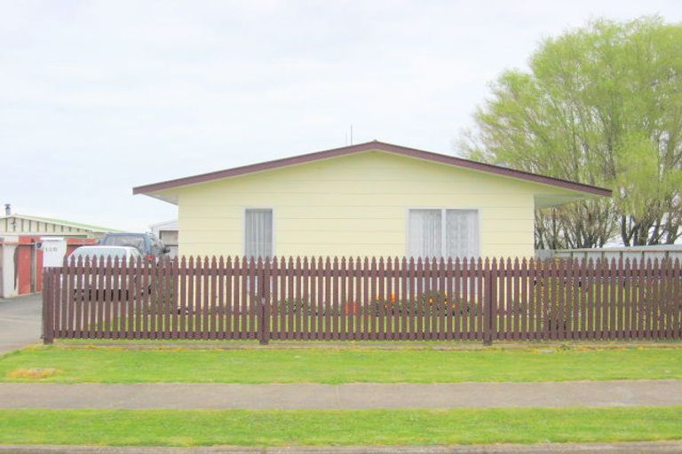 Photo of property in 108 Ryder Crescent, Levin, 5510