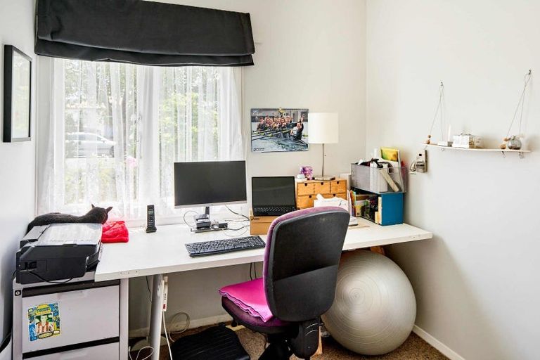 Photo of property in 10 York Street, Moera, Lower Hutt, 5010