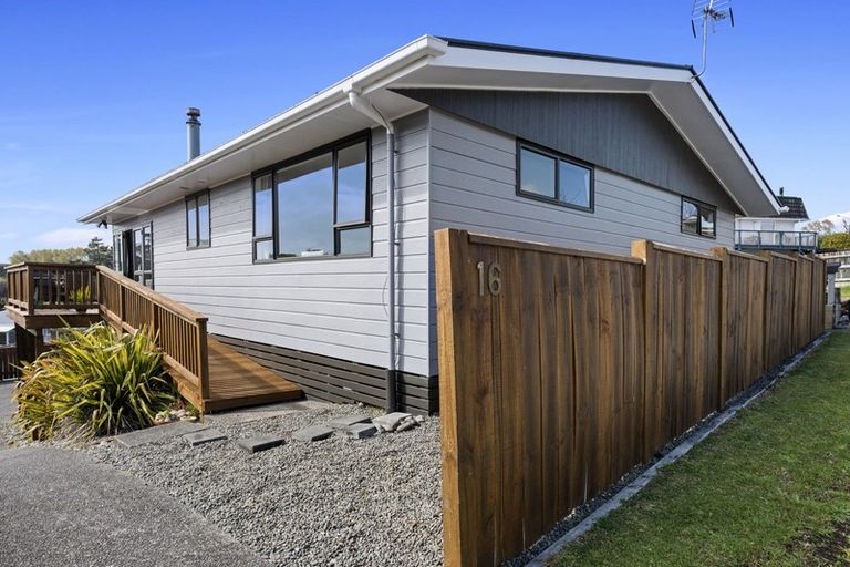 Photo of property in 16 La Salle Drive, Westown, New Plymouth, 4310