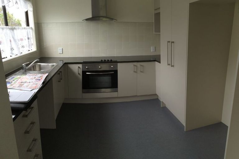 Photo of property in 20 Dungarvon Place, Clendon Park, Auckland, 2103