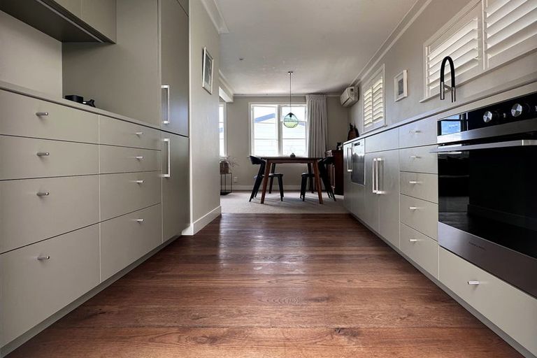 Photo of property in 45 Sunnyside Road, Sunnyvale, Auckland, 0612