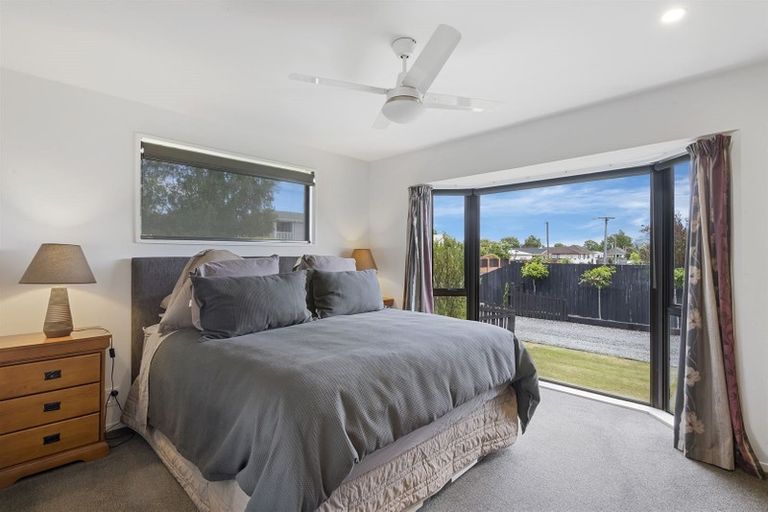 Photo of property in 27 Momorangi Crescent, Redwood, Christchurch, 8051