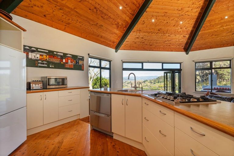 Photo of property in 16 Tarapatiki Drive, Whitianga, 3510
