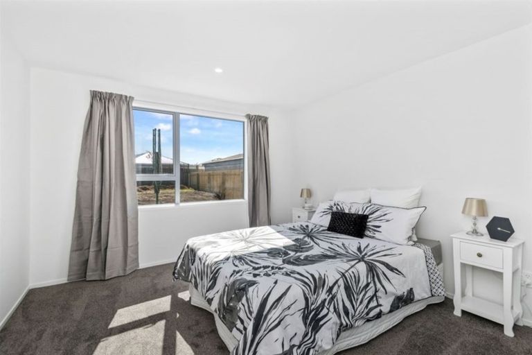 Photo of property in 9 Betula Place, Parklands, Christchurch, 8083