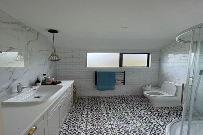 Photo of property in 2/31 Eversleigh Road, Belmont, Auckland, 0622