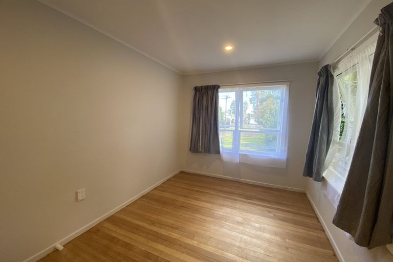 Photo of property in 24 Waipani Road, Te Atatu Peninsula, Auckland, 0610