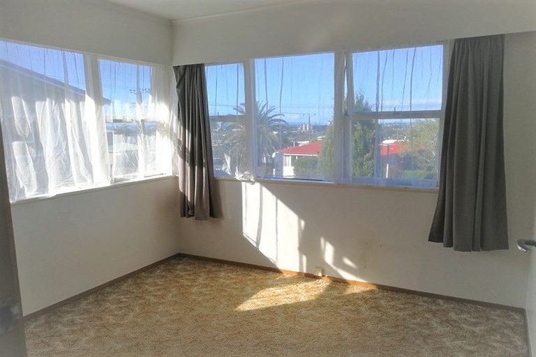 Photo of property in 2/1 Edgeworth Road, Glenfield, Auckland, 0629