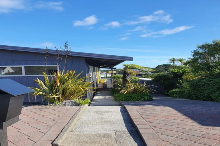 Photo of property in 8 Toporoa View, Ascot Park, Porirua, 5024