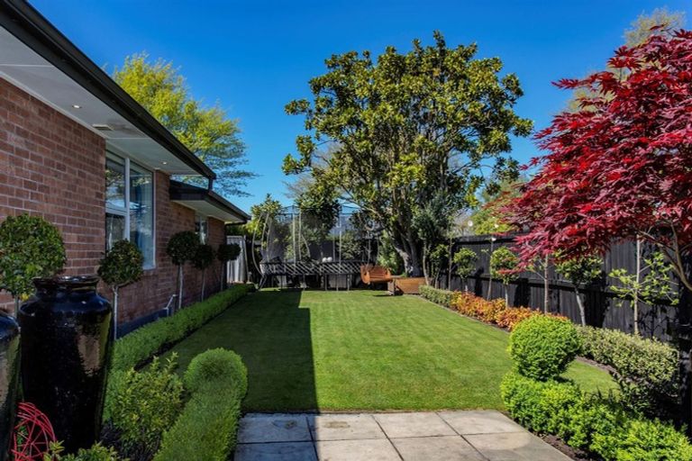 Photo of property in 2 Guinness Crescent, Ilam, Christchurch, 8041