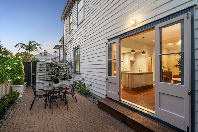 Photo of property in 7 Tainui Road, Devonport, Auckland, 0624