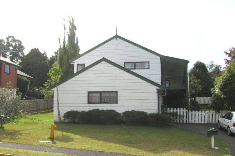 Photo of property in 10 Phillipa Place, Browns Bay, Auckland, 0630