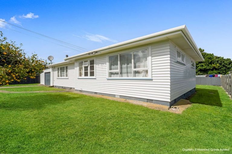 Photo of property in 15 Mako Mako Road, Levin, 5510