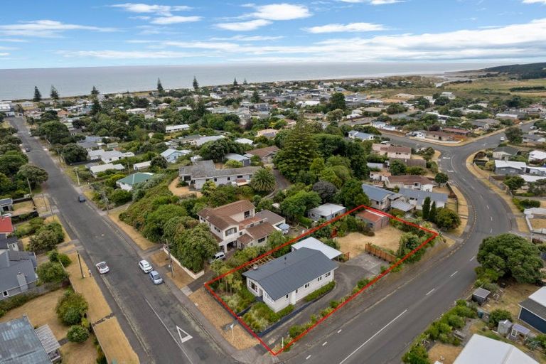 Photo of property in 48 Toi Street, Otaki Beach, Otaki, 5512