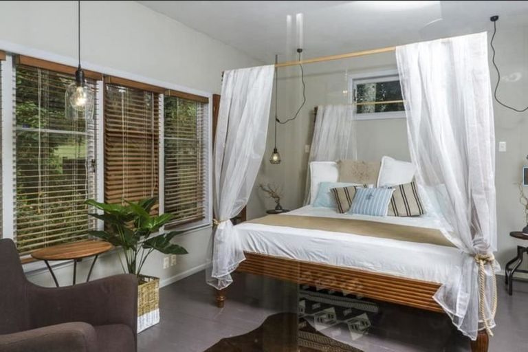 Photo of property in 34 Sandown Road, Rothesay Bay, Auckland, 0630