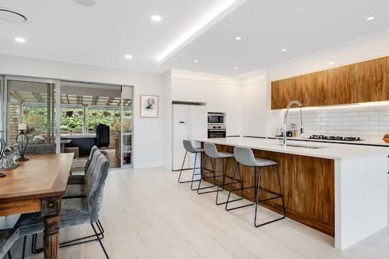 Photo of property in 140 Arran Point Parade, Orewa, 0931