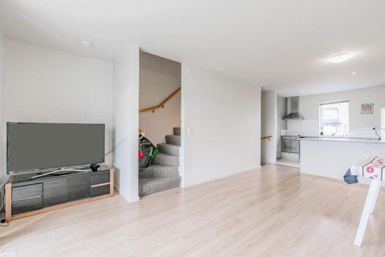 Photo of property in 39 Kirikiri Lane, East Tamaki, Auckland, 2013