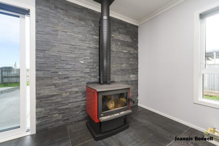 Photo of property in 17 Kowhai Street, Tokomaru, Palmerston North, 4474