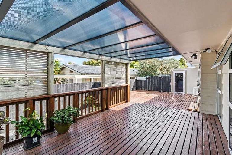 Photo of property in 1/7 Mcinnes Road, Weymouth, Auckland, 2103