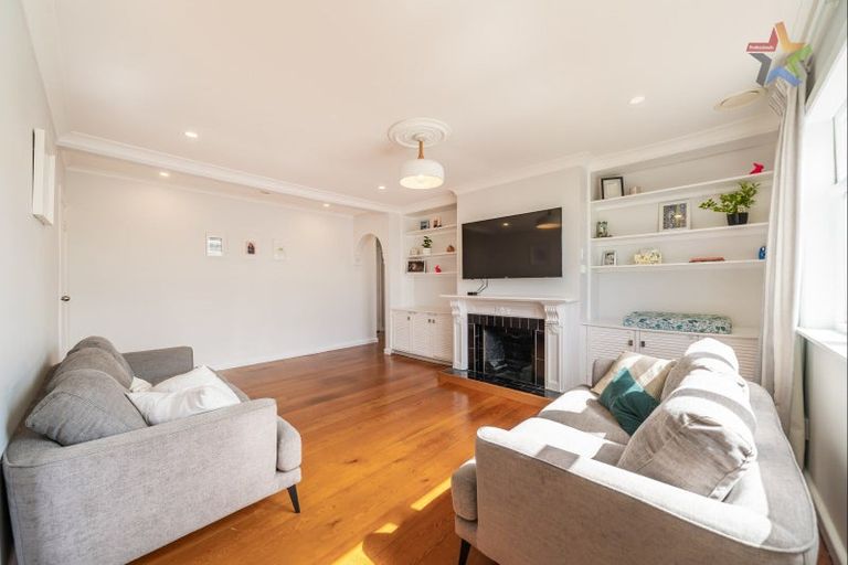 Photo of property in 206a Miromiro Road, Normandale, Lower Hutt, 5010