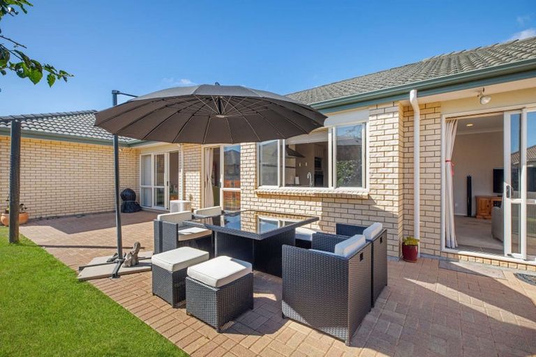 Photo of property in 5 Bellshill Close, Wattle Downs, Auckland, 2103