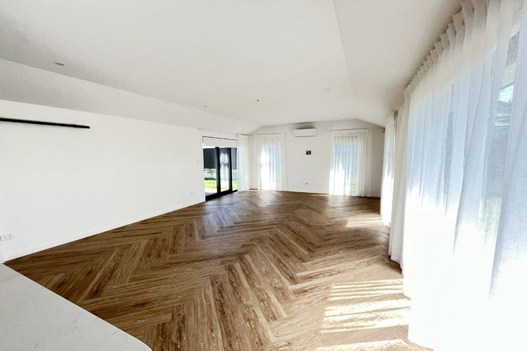 Photo of property in 25 Kenehi Road, Karaka, 2124