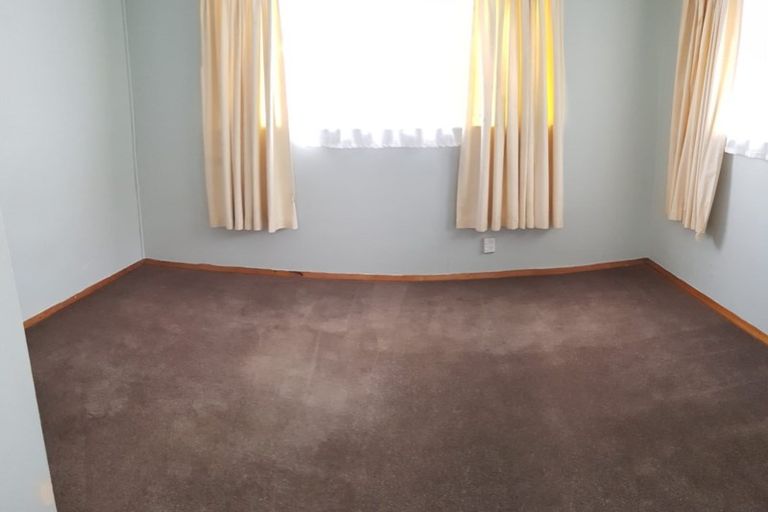 Photo of property in 66-68 Waihora Crescent, Waitangirua, Porirua, 5024