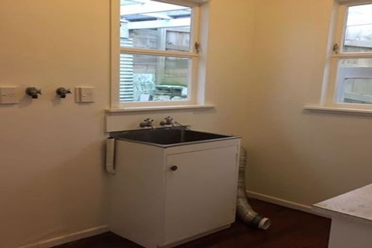 Photo of property in 221a Karori Road, Karori, Wellington, 6012