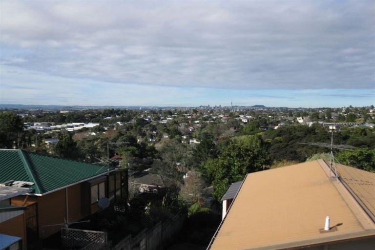 Photo of property in 1/51b Sunset Road, Totara Vale, Auckland, 0632